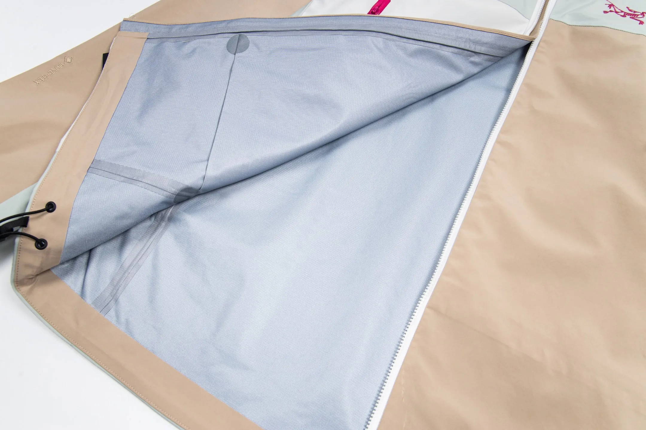 【 】 ARCTERYX Beta Lightweight Beta LW ， BETA LT ， ， ， 、 、Breathable ， 。 ， ， ， ， 。 ， ， ：Beta Light Weight ， ， 。 GORE C-KNIT™ 、 ，GORE-TEX ， ，Breathable， ， ， ， 。 ， ， Velcro® ， ， 。 Breathable ，﻿ ， 。 Size：S-XL ：